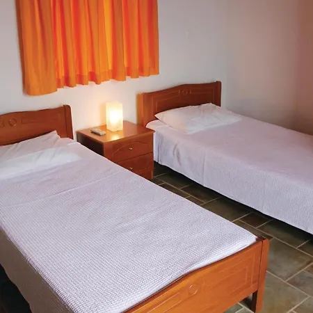 Two-bedroom Holiday In Andreas Paralio 펜션