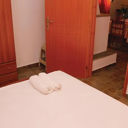 Two-bedroom Holiday In Andreas Paralio Arkadiko Chorio